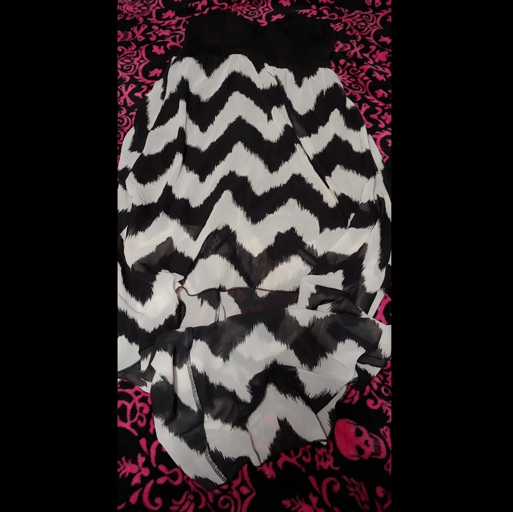 No Boundaries Hi-Low Dress! Black and White! L